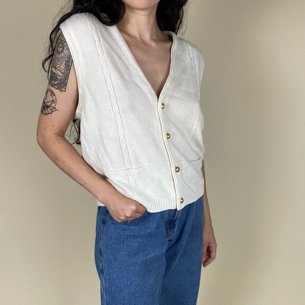 Sag Harbor neutral vest
size: small (fits a small medium for sure)